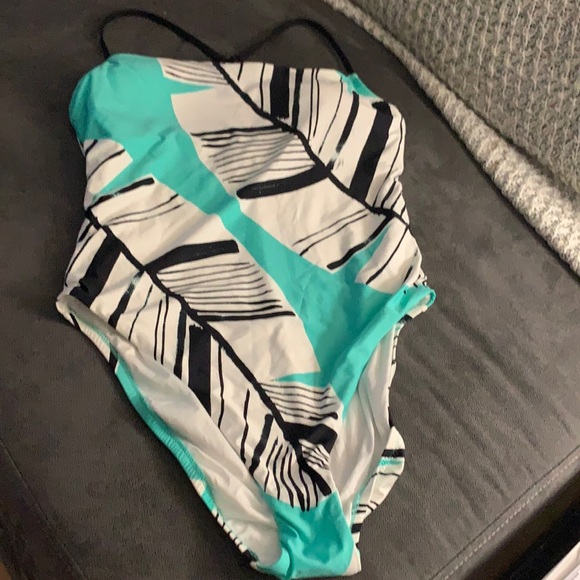 Trina Turk one piece swimsuit NWOT Copacabana - Picture 4 of 7